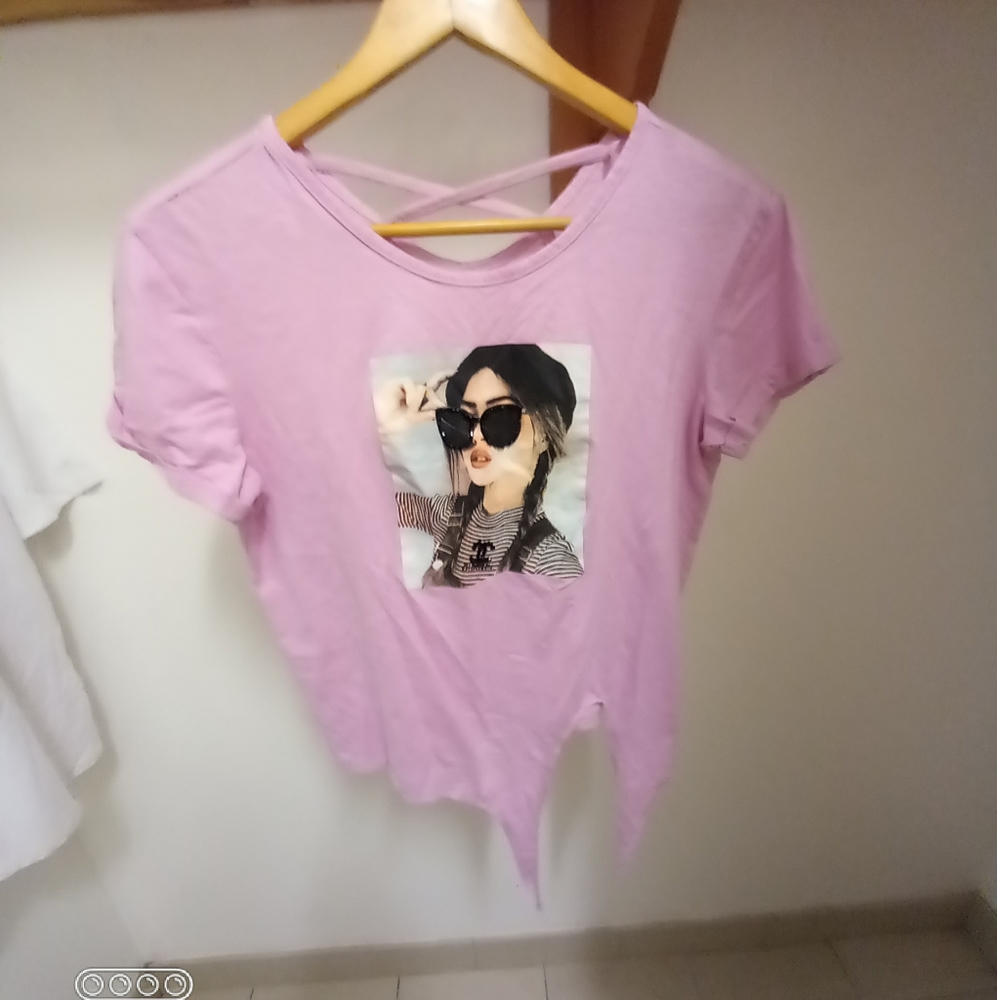 Pink shirt of a girl with sunglasses